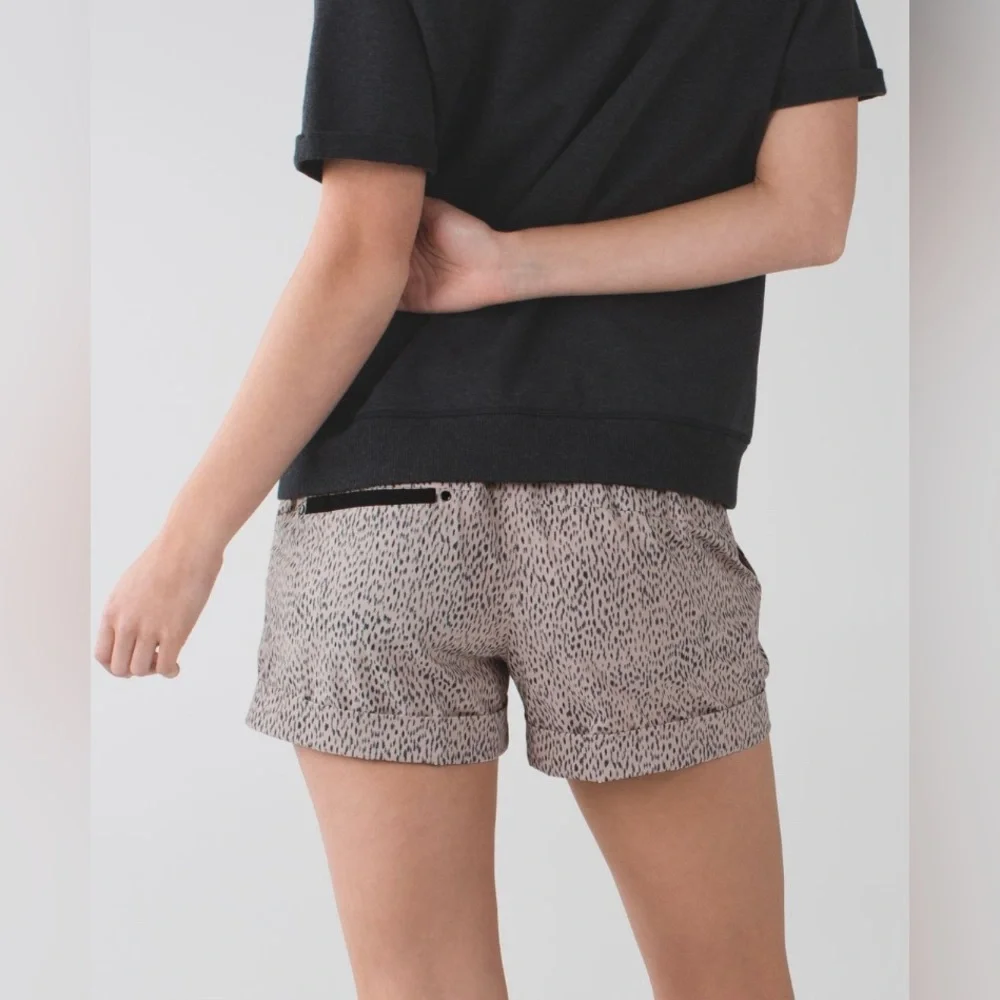 Lululemon Spring Break Away Shorts *4-way Stretch